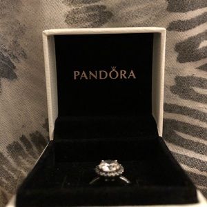 Round Sparkle Halo Ring